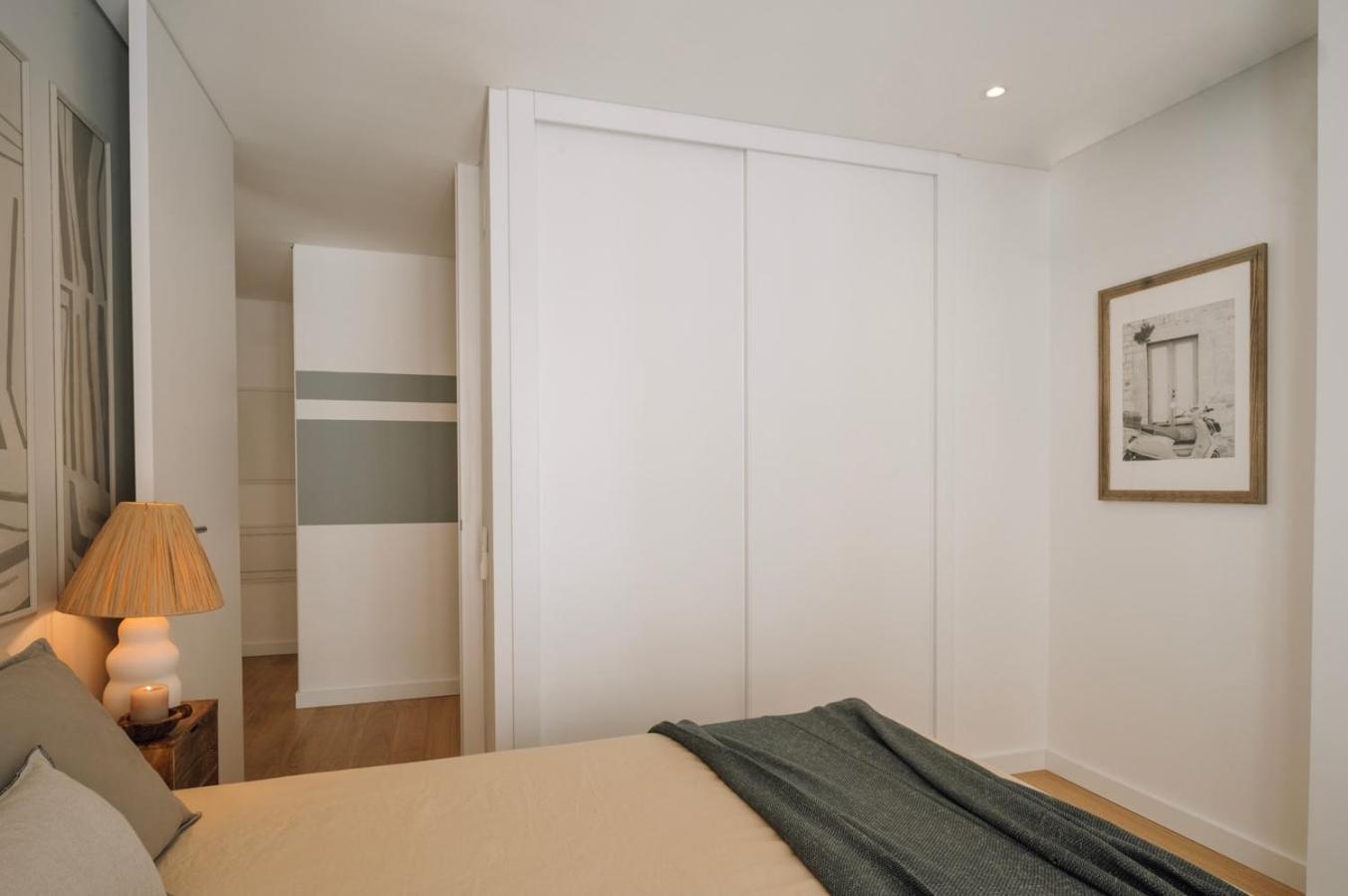 Minturno - 2 Bedrooms And Balcony In Alvalade Apartment