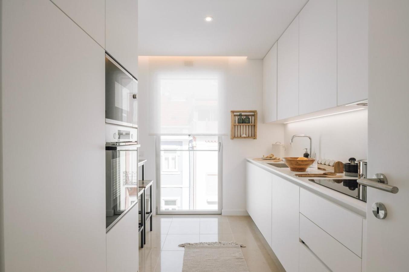 Apartment Minturno - 2 Bedrooms And Balcony In Alvalade Lisbon