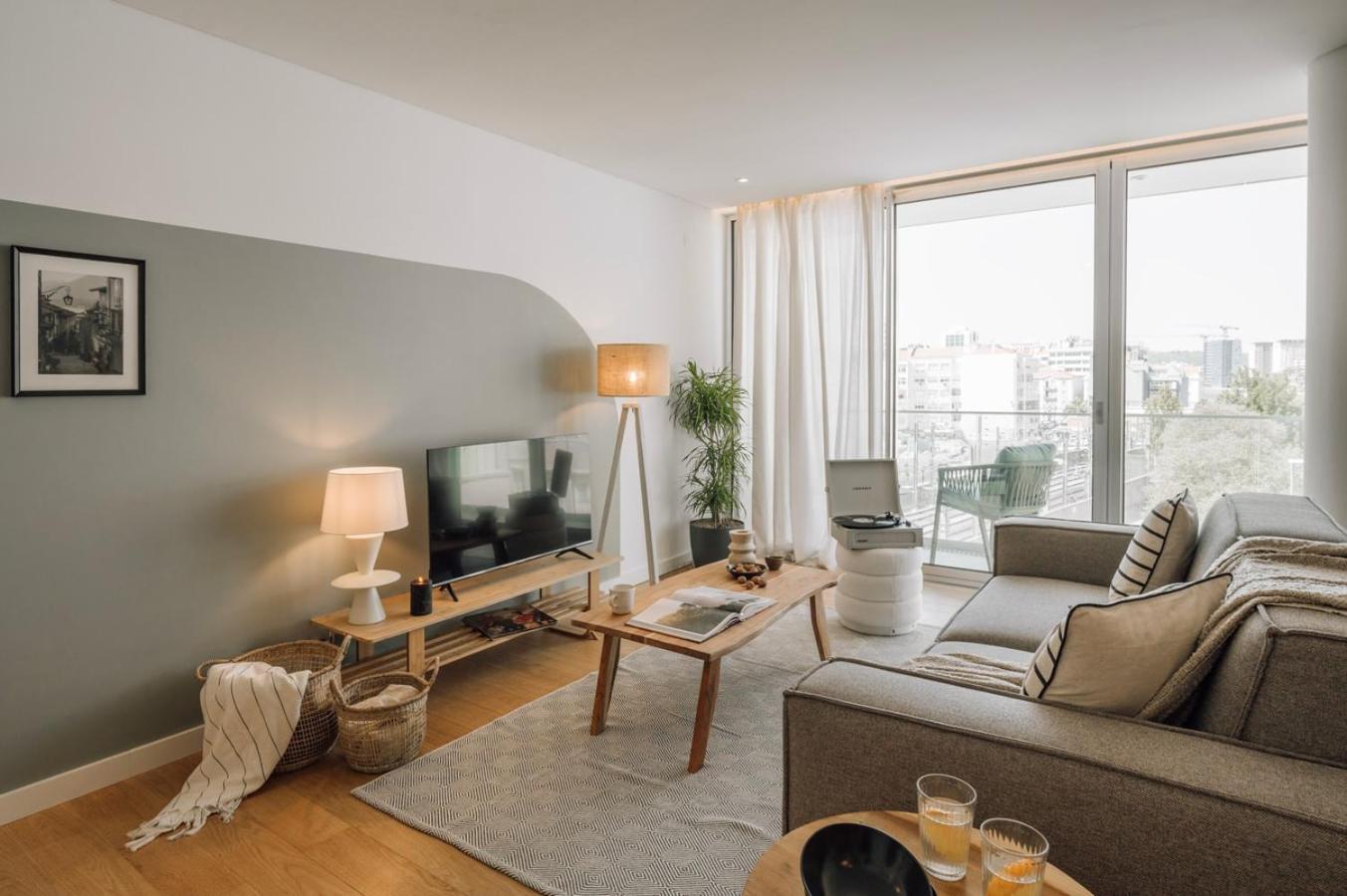Apartment Minturno - 2 Bedrooms And Balcony In Alvalade *