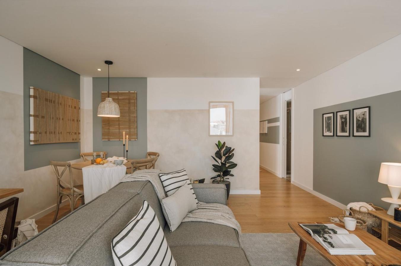 Minturno - 2 Bedrooms And Balcony In Alvalade