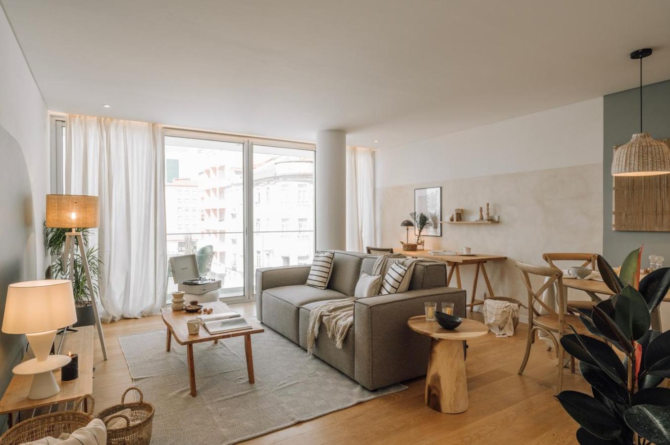 Minturno - 2 Bedrooms And Balcony In Alvalade * Lisbon