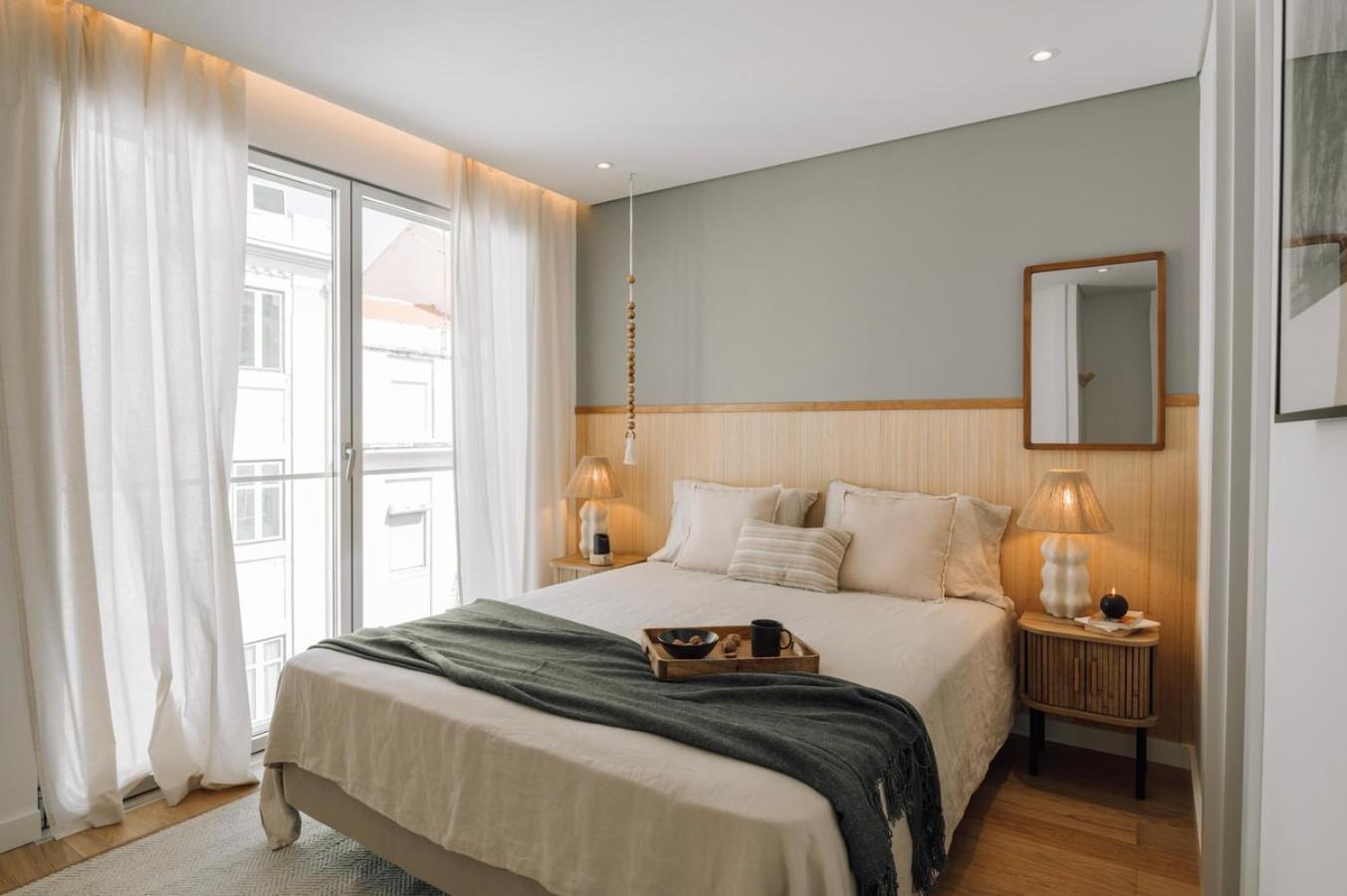 Minturno - 2 Bedrooms And Balcony In Alvalade Apartment